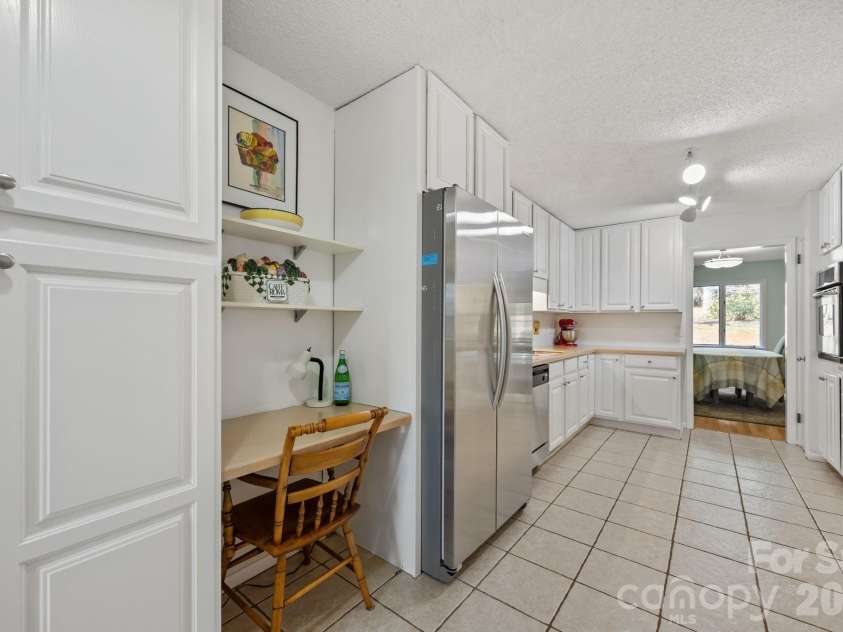 102 Crowfields Drive, Asheville, NC 28803.  MLS# CAR4352094, YatesRealty ID 11332. 