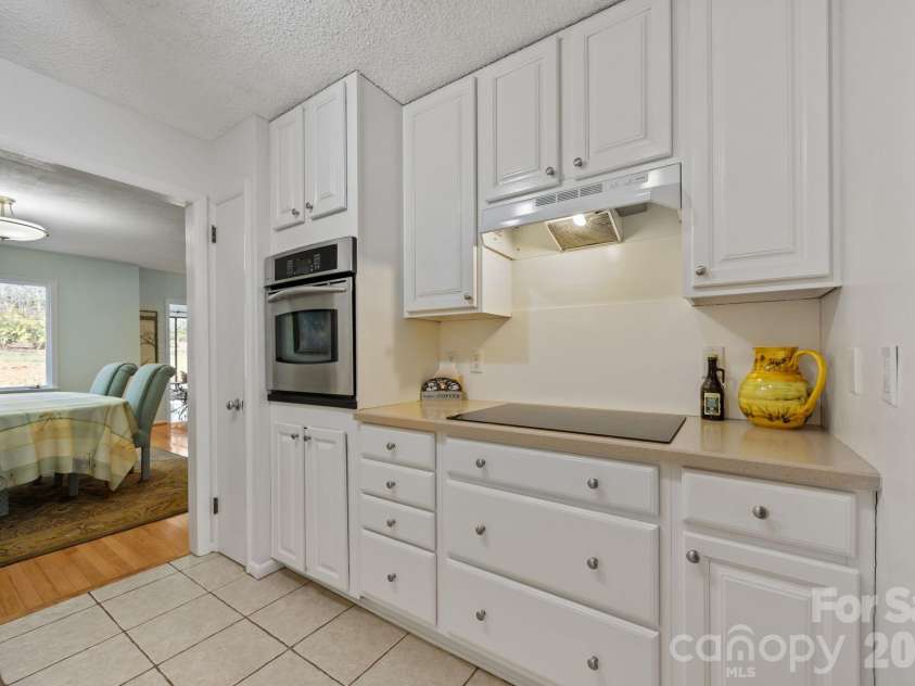 102 Crowfields Drive, Asheville, NC 28803.  MLS# CAR4352094, YatesRealty ID 11332. 