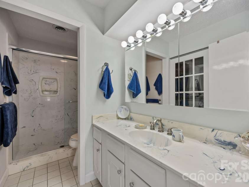 102 Crowfields Drive, Asheville, NC 28803.  MLS# CAR4352094, YatesRealty ID 11332. En suite Bath for Primary
