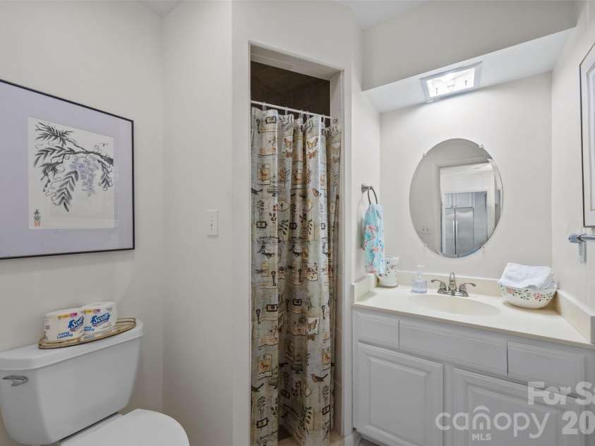 102 Crowfields Drive, Asheville, NC 28803.  MLS# CAR4352094, YatesRealty ID 11332. Main floor Bath