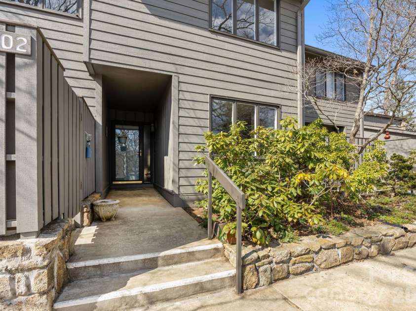 102 Crowfields Drive, Asheville, NC 28803.  MLS# CAR4352094, YatesRealty ID 11332. Welcome!