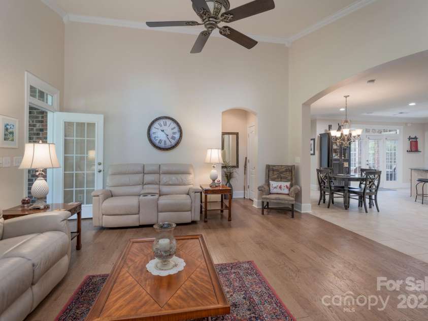 11008 Round Rock Road, Charlotte, NC 28277.  MLS# CAR4251627, YatesRealty ID 11333. Family Room