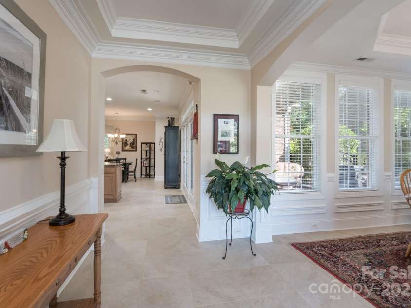 11008 Round Rock Road, Charlotte, NC 28277.  MLS# CAR4251627, YatesRealty ID 11333. Front Foyer