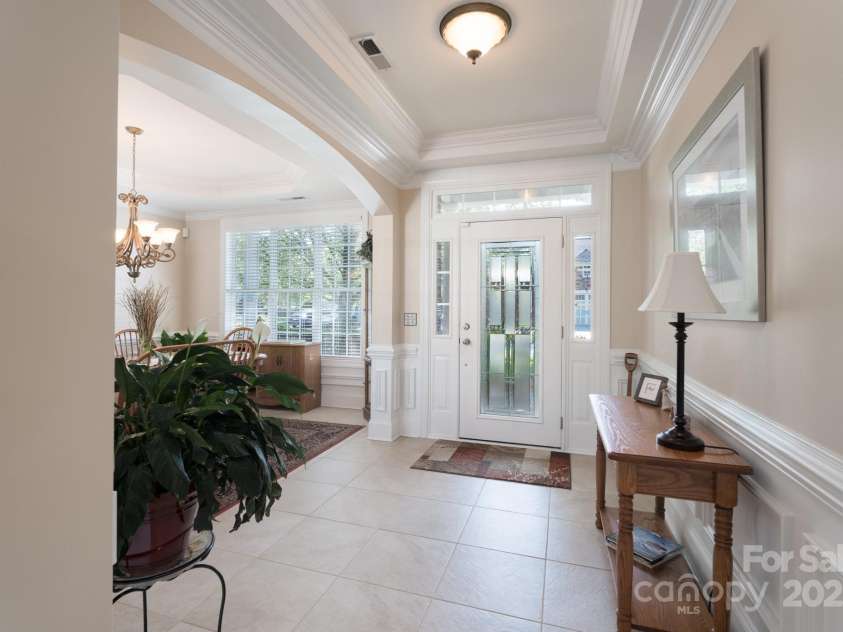 11008 Round Rock Road, Charlotte, NC 28277.  MLS# CAR4251627, YatesRealty ID 11333. Front Foyer