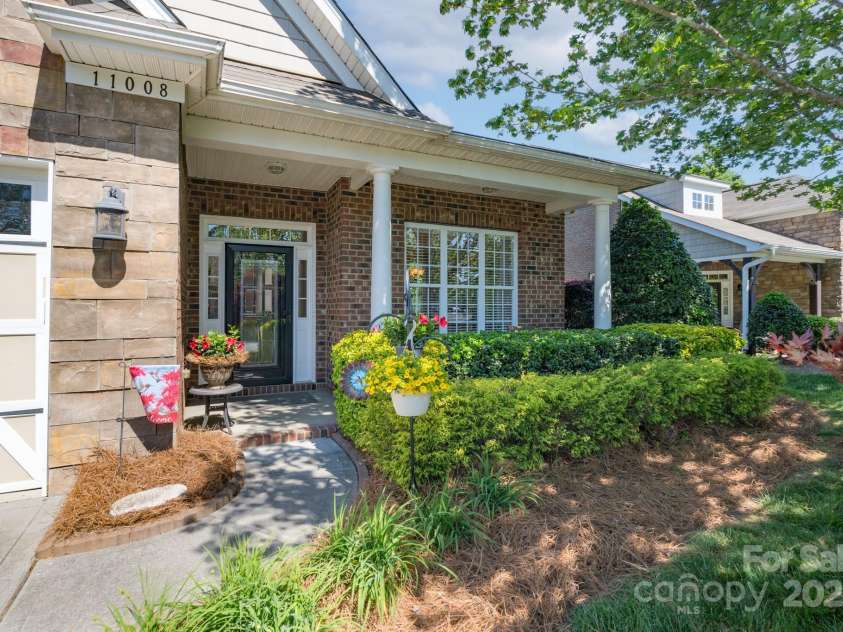 11008 Round Rock Road, Charlotte, NC 28277.  MLS# CAR4251627, YatesRealty ID 11333. Front Porch Area