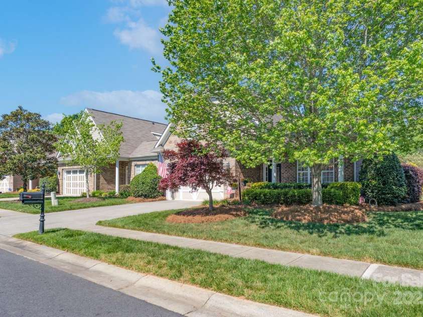11008 Round Rock Road, Charlotte, NC 28277.  MLS# CAR4251627, YatesRealty ID 11333. Front Street Scape