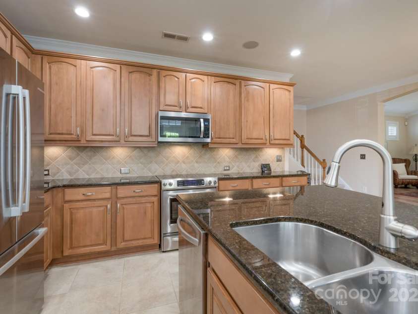 11008 Round Rock Road, Charlotte, NC 28277.  MLS# CAR4251627, YatesRealty ID 11333. Kitchen