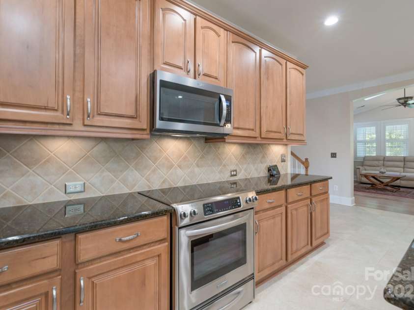 11008 Round Rock Road, Charlotte, NC 28277.  MLS# CAR4251627, YatesRealty ID 11333. Kitchen