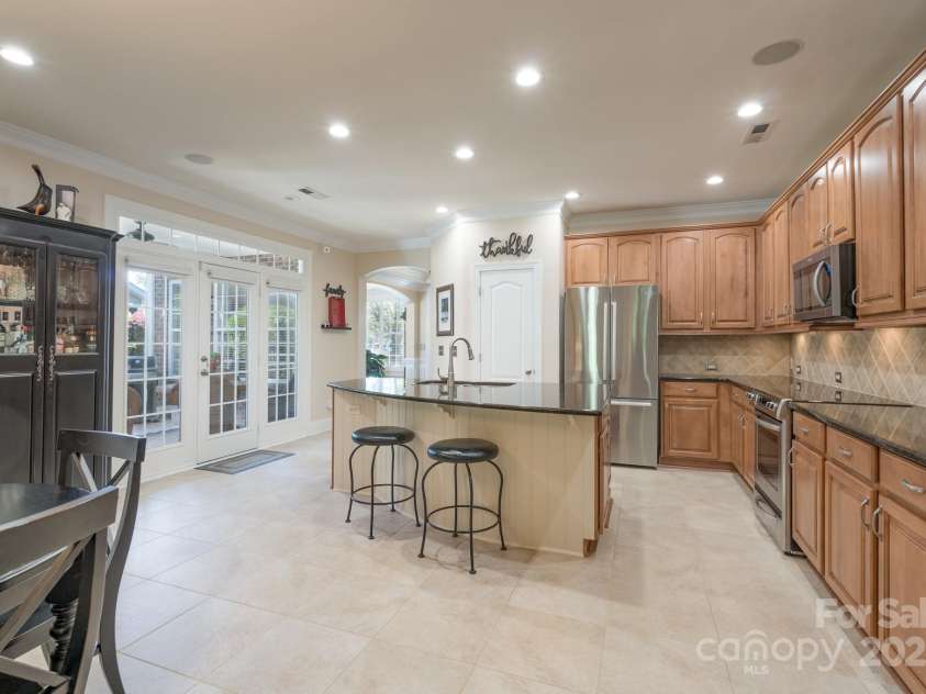 11008 Round Rock Road, Charlotte, NC 28277.  MLS# CAR4251627, YatesRealty ID 11333. Kitchen and Counter Space