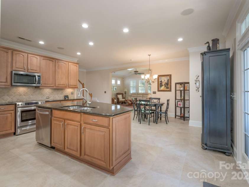 11008 Round Rock Road, Charlotte, NC 28277.  MLS# CAR4251627, YatesRealty ID 11333. Kitchen and Dining Area