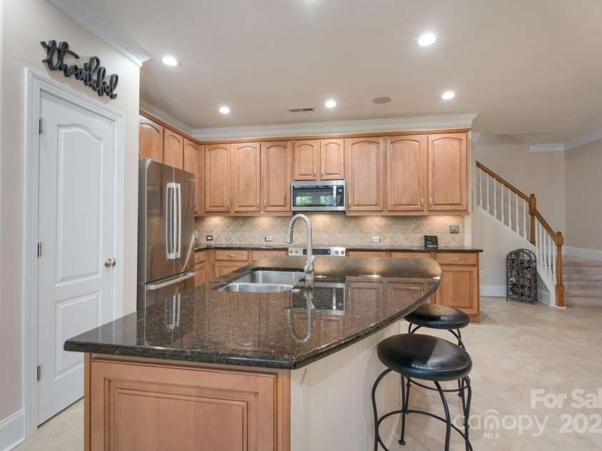 11008 Round Rock Road, Charlotte, NC 28277.  MLS# CAR4251627, YatesRealty ID 11333. Kitchen Island