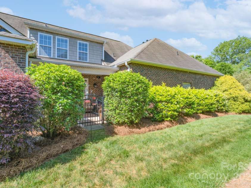 11008 Round Rock Road, Charlotte, NC 28277.  MLS# CAR4251627, YatesRealty ID 11333. Side Exterior