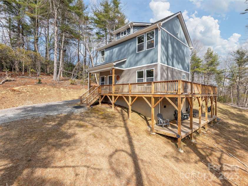 46 Old Chestnut Lane, Hendersonville, NC 28739.  MLS# CAR4224347, YatesRealty ID 11334. 