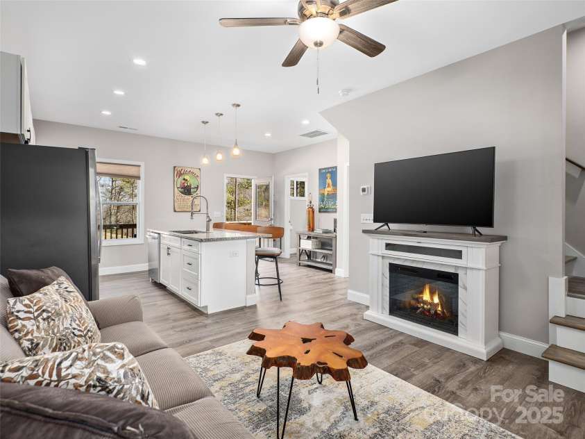 46 Old Chestnut Lane, Hendersonville, NC 28739.  MLS# CAR4224347, YatesRealty ID 11334. 