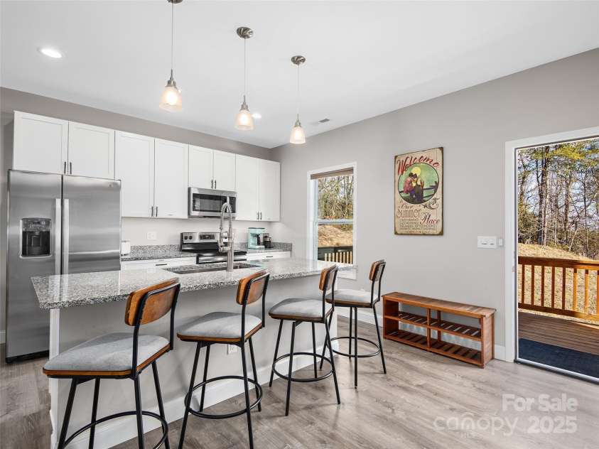 46 Old Chestnut Lane, Hendersonville, NC 28739.  MLS# CAR4224347, YatesRealty ID 11334. 