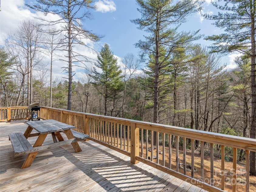 46 Old Chestnut Lane, Hendersonville, NC 28739.  MLS# CAR4224347, YatesRealty ID 11334. 