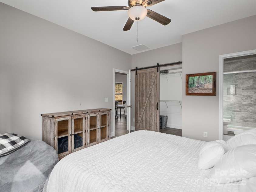 46 Old Chestnut Lane, Hendersonville, NC 28739.  MLS# CAR4224347, YatesRealty ID 11334. 