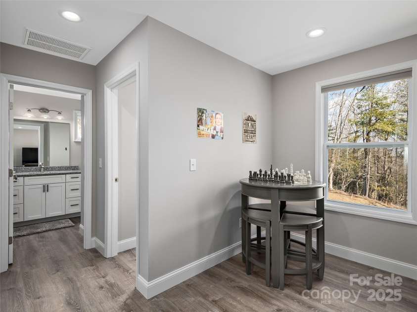 46 Old Chestnut Lane, Hendersonville, NC 28739.  MLS# CAR4224347, YatesRealty ID 11334. 