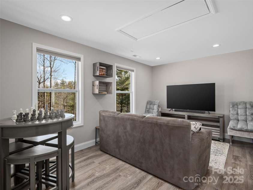 46 Old Chestnut Lane, Hendersonville, NC 28739.  MLS# CAR4224347, YatesRealty ID 11334. 