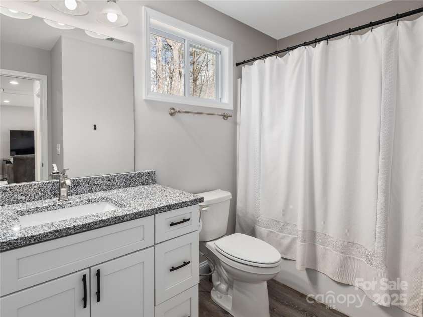 46 Old Chestnut Lane, Hendersonville, NC 28739.  MLS# CAR4224347, YatesRealty ID 11334. 