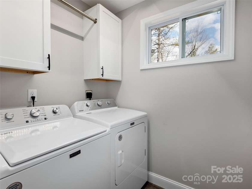 46 Old Chestnut Lane, Hendersonville, NC 28739.  MLS# CAR4224347, YatesRealty ID 11334. 