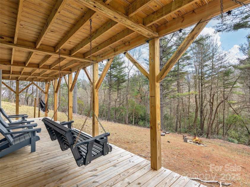 46 Old Chestnut Lane, Hendersonville, NC 28739.  MLS# CAR4224347, YatesRealty ID 11334. 