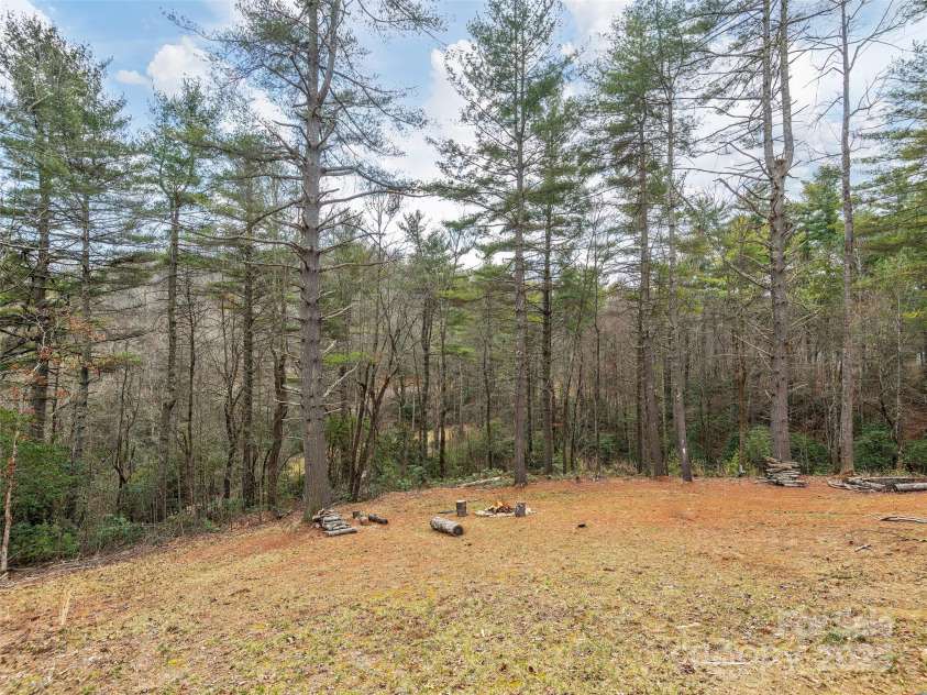 46 Old Chestnut Lane, Hendersonville, NC 28739.  MLS# CAR4224347, YatesRealty ID 11334. 