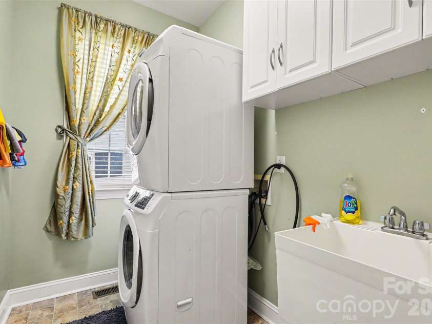 407 Oak Forest Lane, Salisbury, NC 28146.  MLS# CAR4352985, YatesRealty ID 11335. 