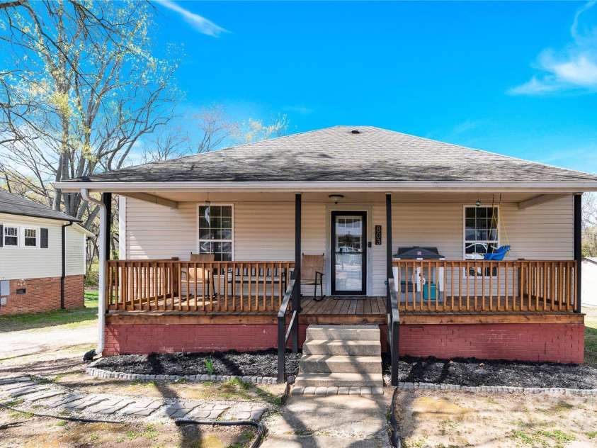 803 Walnut Street, Kannapolis, NC 28081.  MLS# CAR4251174, YatesRealty ID 11335. 