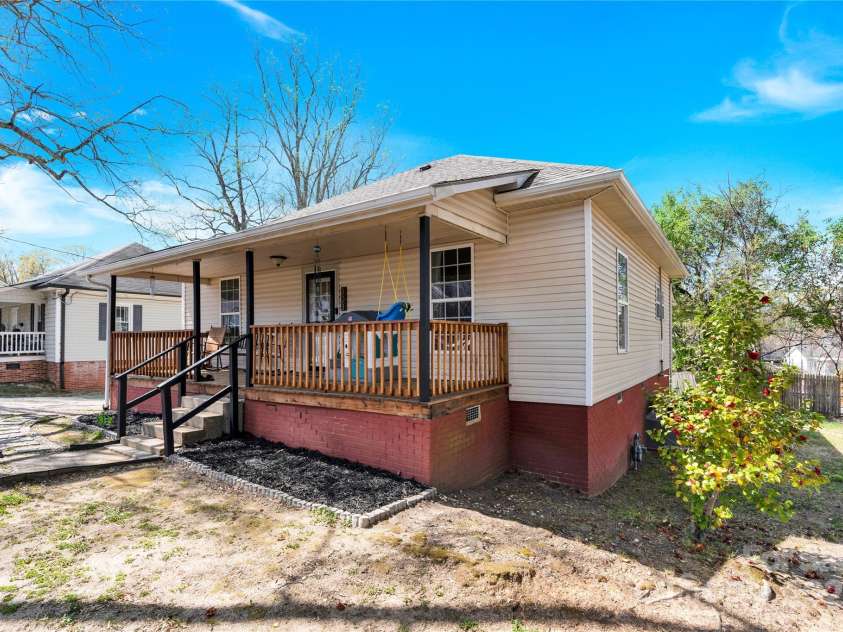 803 Walnut Street, Kannapolis, NC 28081.  MLS# CAR4251174, YatesRealty ID 11335. 