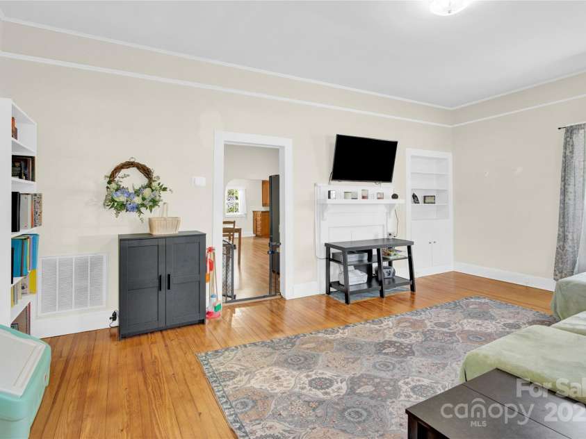 803 Walnut Street, Kannapolis, NC 28081.  MLS# CAR4251174, YatesRealty ID 11335. 