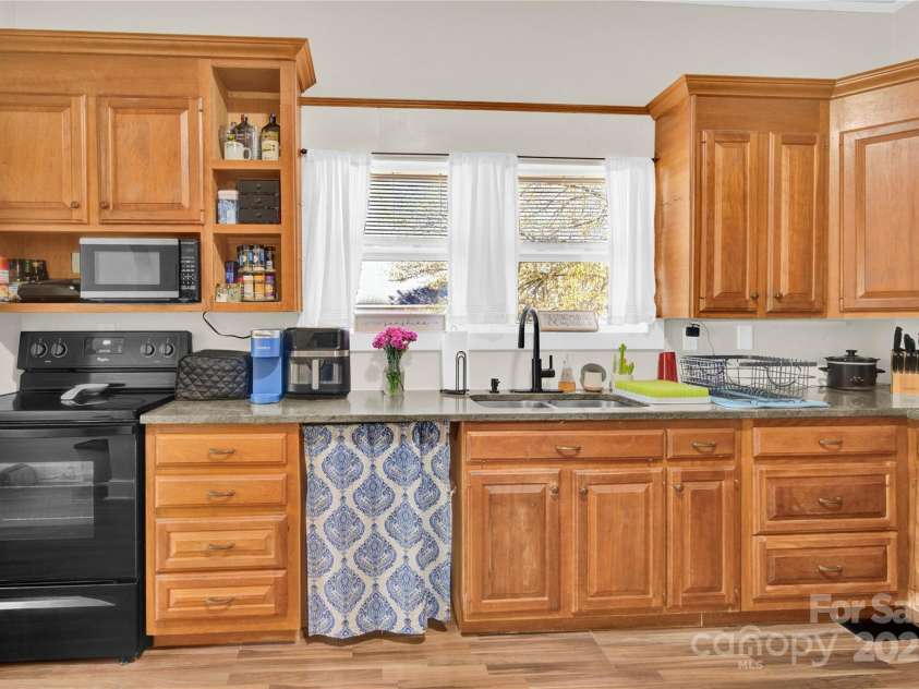 803 Walnut Street, Kannapolis, NC 28081.  MLS# CAR4251174, YatesRealty ID 11335. 