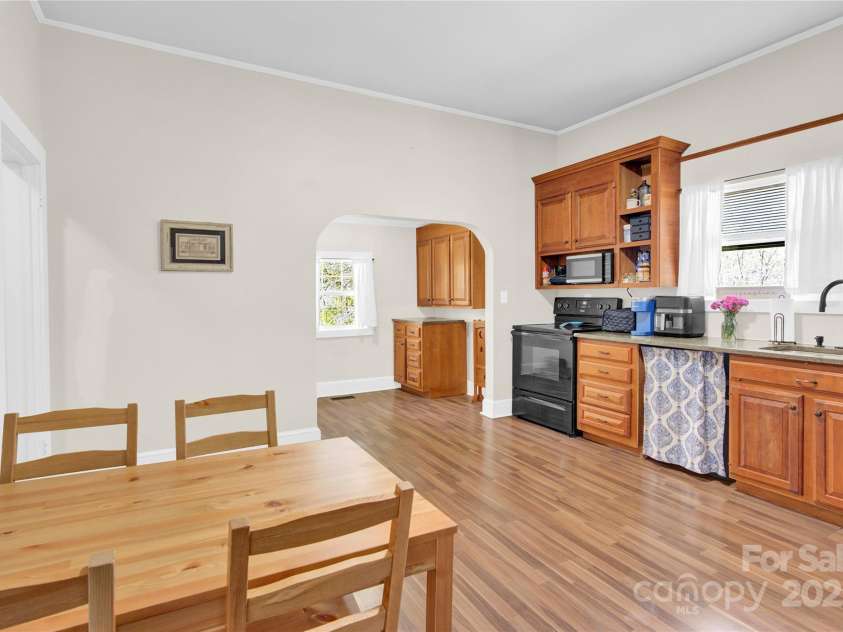 803 Walnut Street, Kannapolis, NC 28081.  MLS# CAR4251174, YatesRealty ID 11335. 