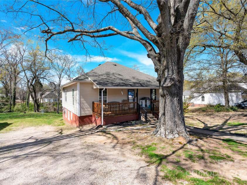 803 Walnut Street, Kannapolis, NC 28081.  MLS# CAR4251174, YatesRealty ID 11335. 