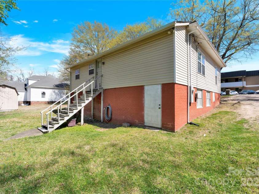 803 Walnut Street, Kannapolis, NC 28081.  MLS# CAR4251174, YatesRealty ID 11335. 