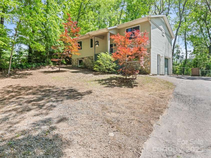 112 Charland Forest Road, Asheville, NC 28803.  MLS# CAR4173044, YatesRealty ID 11336. 