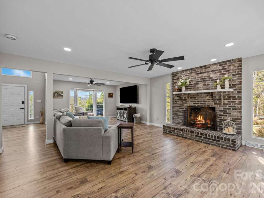 235 Petersburg View Drive, Marshall, NC 28753.  MLS# CAR4308735, YatesRealty ID 11336. 