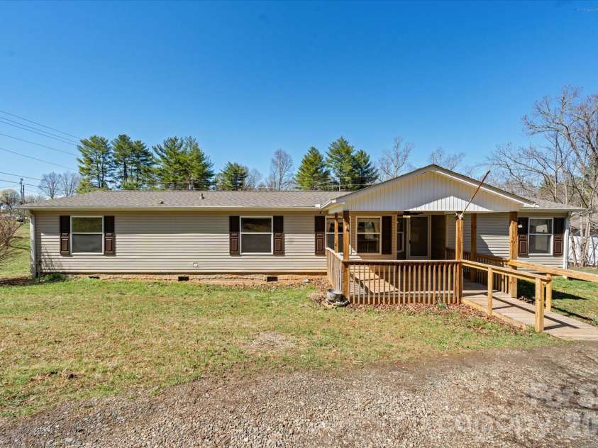 18 Ford Valley Road, Weaverville, NC 28787.  MLS# CAR4355103, YatesRealty ID 11338. 