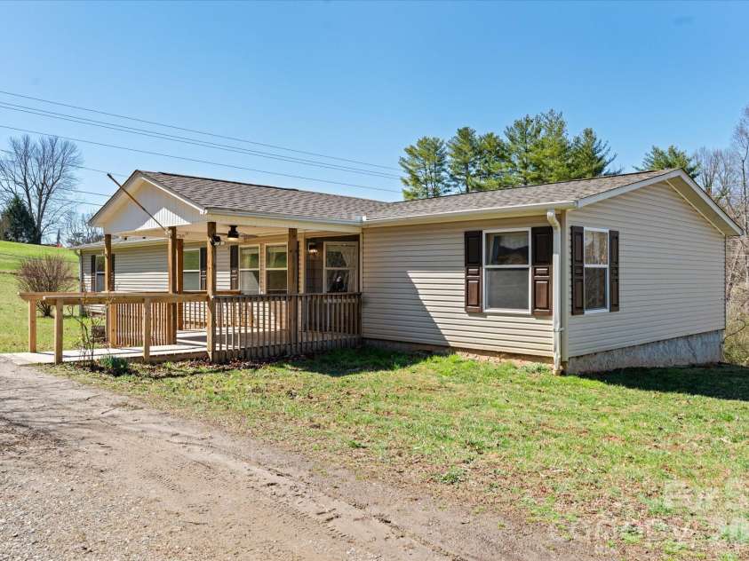 18 Ford Valley Road, Weaverville, NC 28787.  MLS# CAR4355103, YatesRealty ID 11338. 