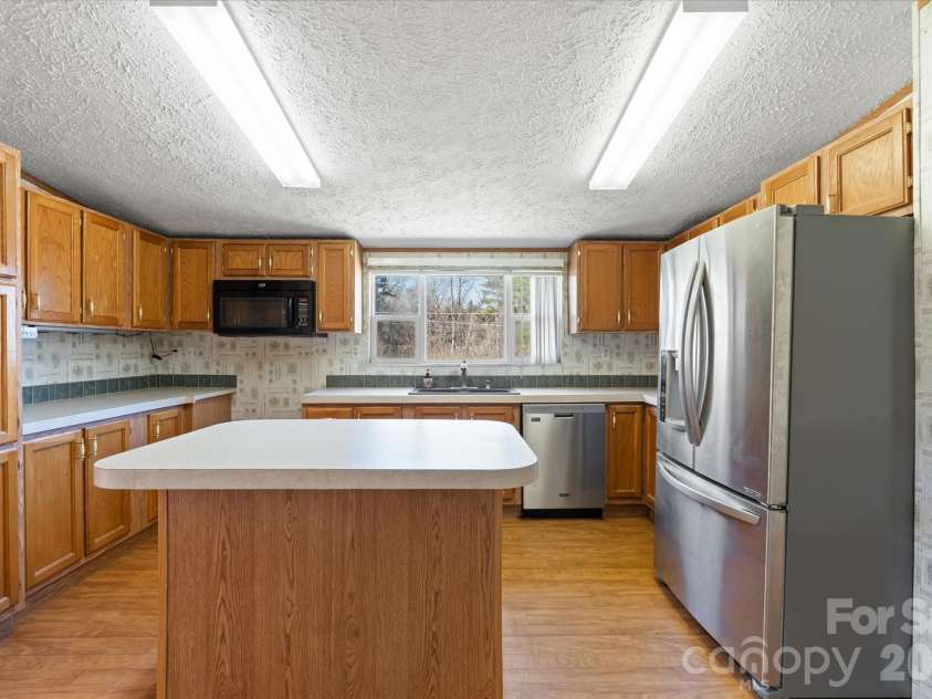 18 Ford Valley Road, Weaverville, NC 28787.  MLS# CAR4355103, YatesRealty ID 11338. 