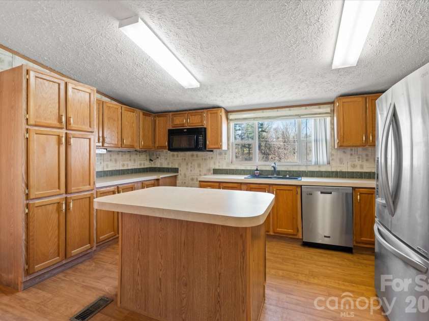 18 Ford Valley Road, Weaverville, NC 28787.  MLS# CAR4355103, YatesRealty ID 11338. 