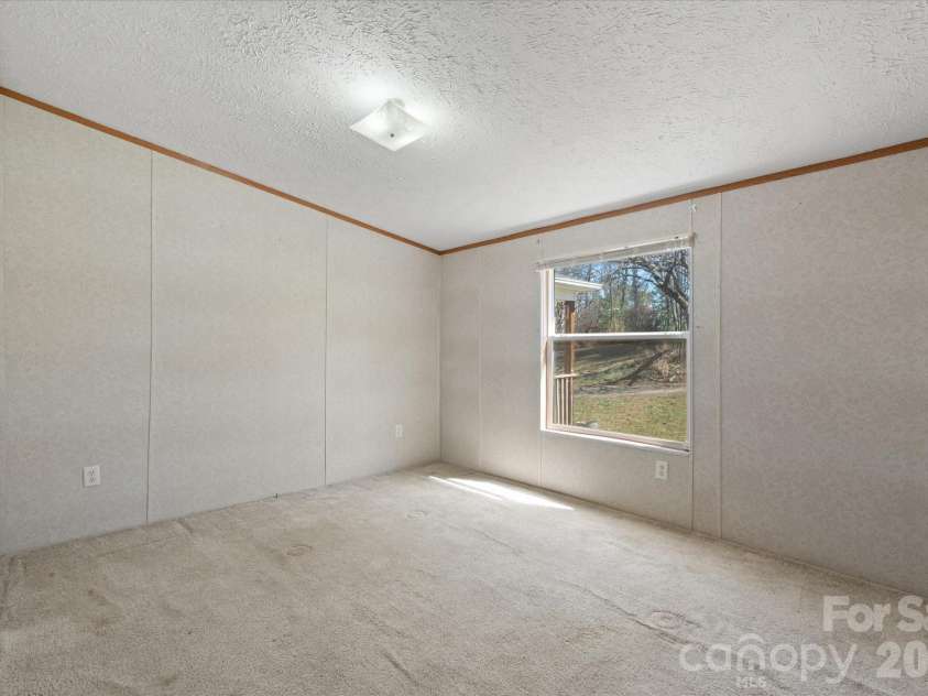 18 Ford Valley Road, Weaverville, NC 28787.  MLS# CAR4355103, YatesRealty ID 11338. 