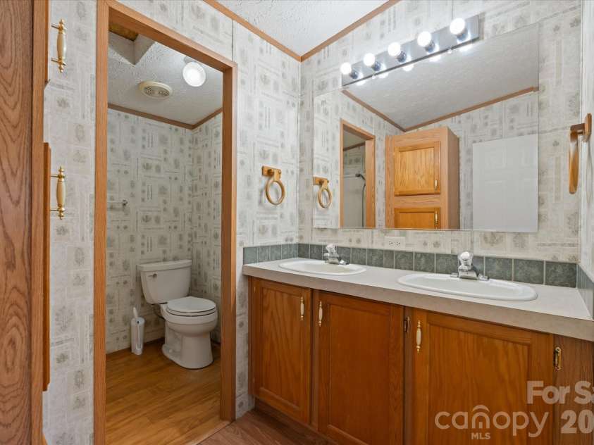 18 Ford Valley Road, Weaverville, NC 28787.  MLS# CAR4355103, YatesRealty ID 11338. 