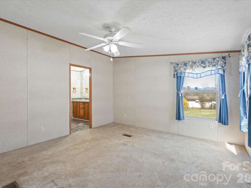 18 Ford Valley Road, Weaverville, NC 28787.  MLS# CAR4355103, YatesRealty ID 11338. 