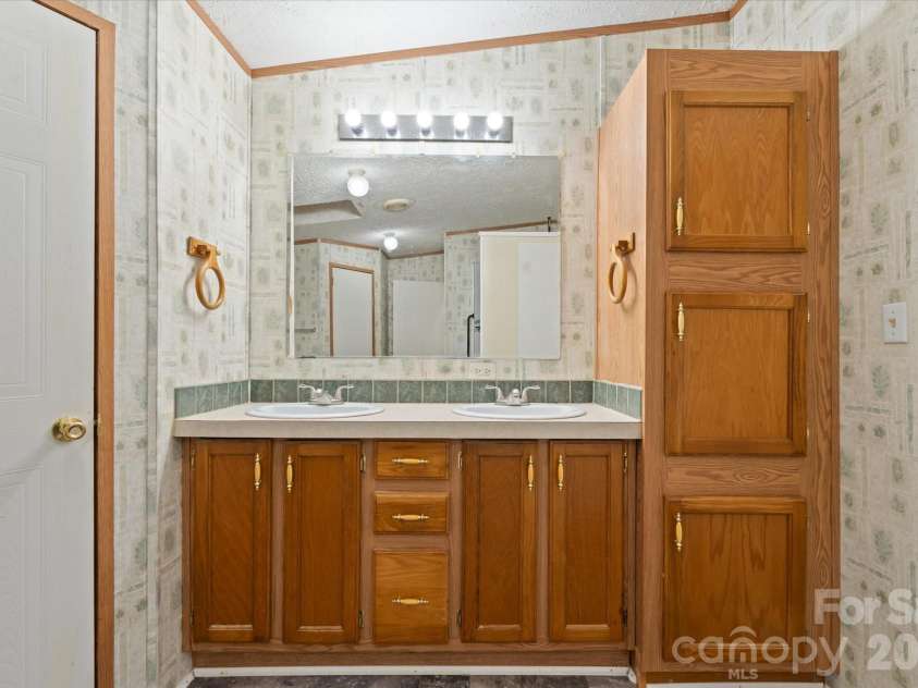 18 Ford Valley Road, Weaverville, NC 28787.  MLS# CAR4355103, YatesRealty ID 11338. 