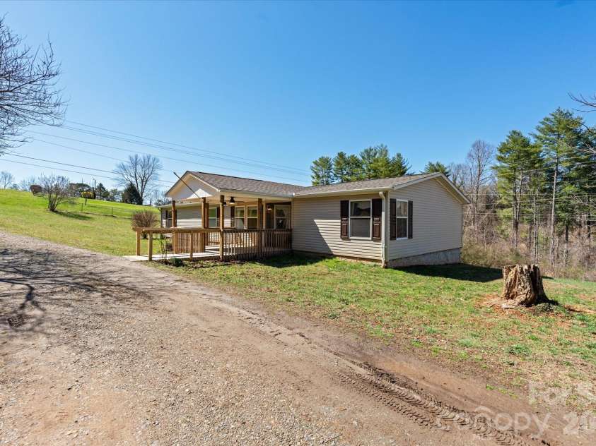 18 Ford Valley Road, Weaverville, NC 28787.  MLS# CAR4355103, YatesRealty ID 11338. 