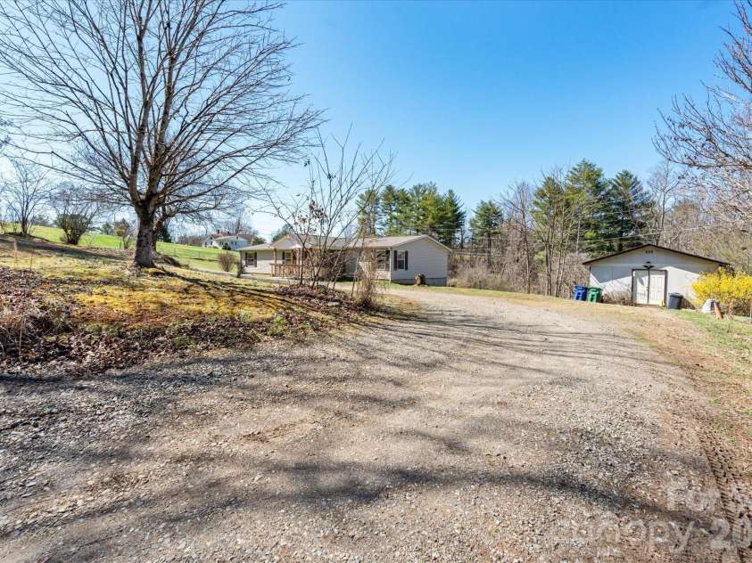 18 Ford Valley Road, Weaverville, NC 28787.  MLS# CAR4355103, YatesRealty ID 11338. 
