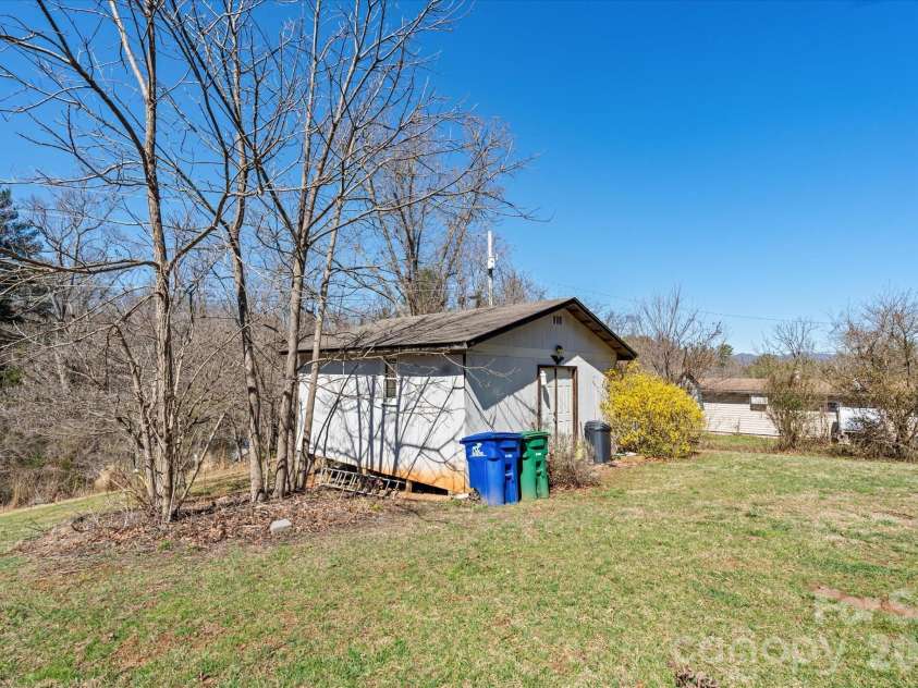 18 Ford Valley Road, Weaverville, NC 28787.  MLS# CAR4355103, YatesRealty ID 11338. 