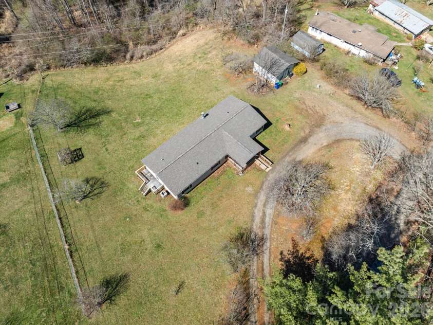 18 Ford Valley Road, Weaverville, NC 28787.  MLS# CAR4355103, YatesRealty ID 11338. 