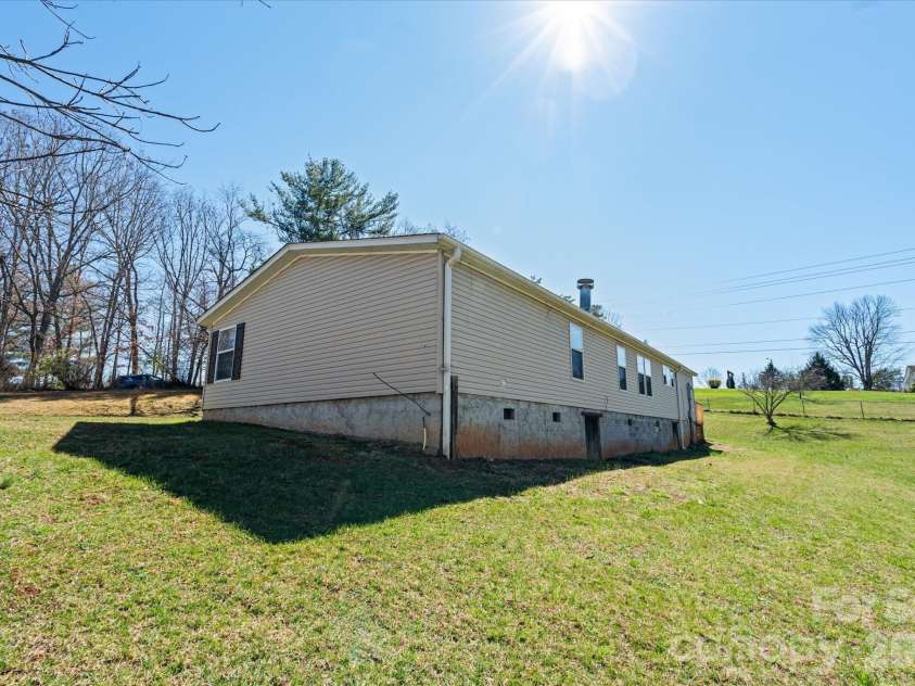 18 Ford Valley Road, Weaverville, NC 28787.  MLS# CAR4355103, YatesRealty ID 11338. 